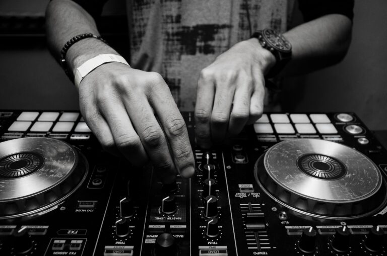 hire a dj Aurora Illinois